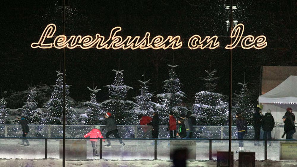 NIESEN fördert Leverkusener Winter: Container für »Leverkusen on Ice« bereitgestellt.
