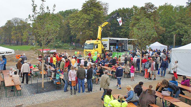 Entertainment mit NIESEN-Technologie: Stage Truck und Promotion Truck beim Brückenfest der neuen bahnstadt opladen  eingesetzt