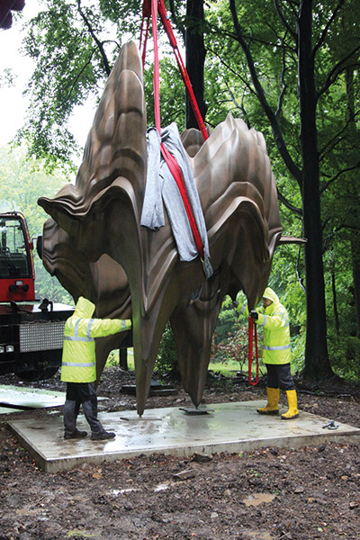 Installation Skulptur im Wald
