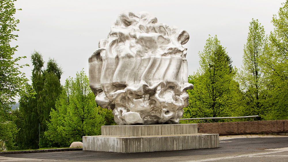 Zwei-Tonnen-Skulptur »Gripping« von Deacon geht auf die Reise nach Norwegen