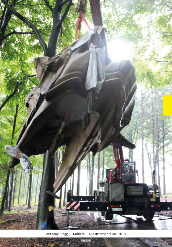 EFoto des Transports der Caldera-Skulptur