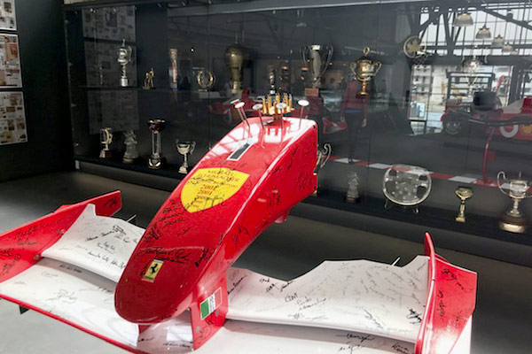 Nase eines Rennwagens von Michael Schumacher