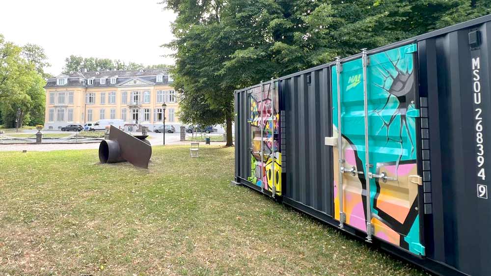 Spray-Kunstwerke vor Museum Spray-Kunstwerke vor Museum