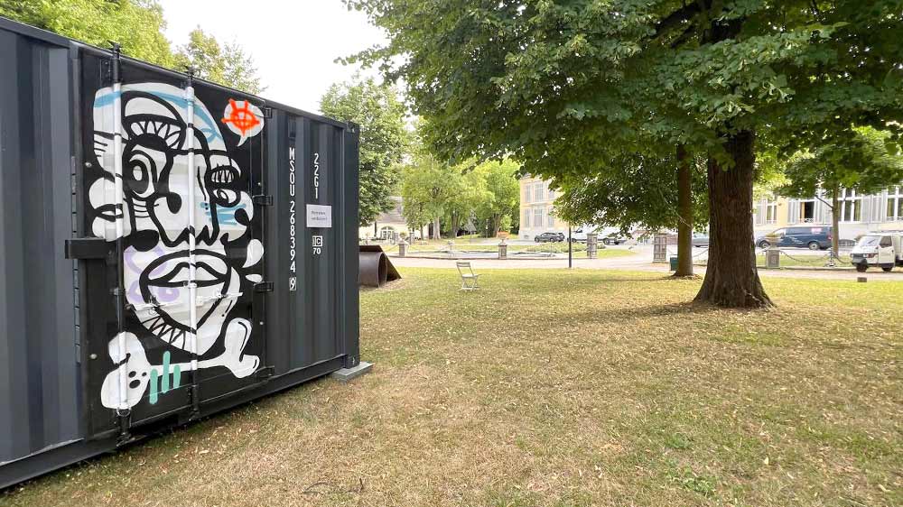 Spray-Kunstwerke vor Museum Spray-Kunstwerke vor Museum