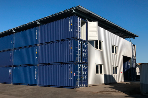 Lagerhalle gebaut aus Containern