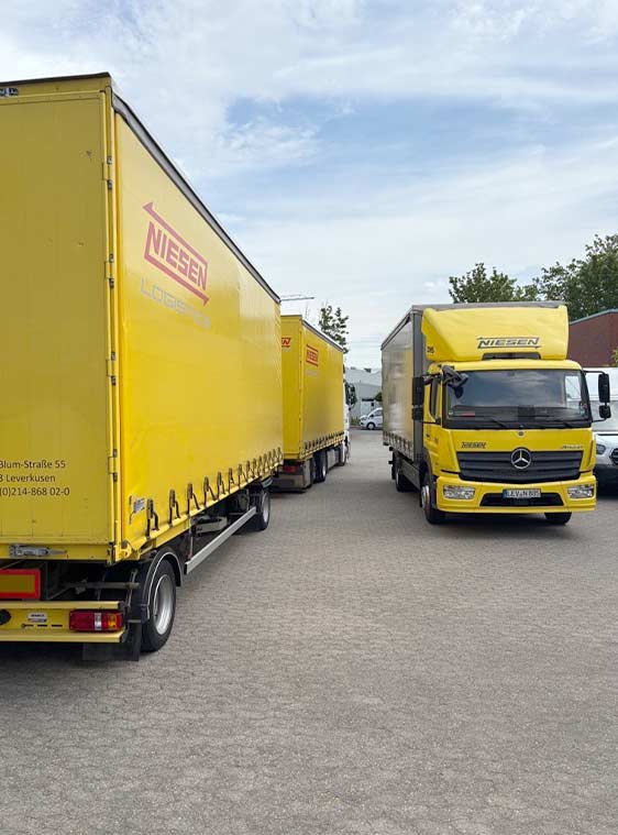 NIESEN-Fahrzeuge beim Umzug NIESEN-Fahrzeuge beim Umzug