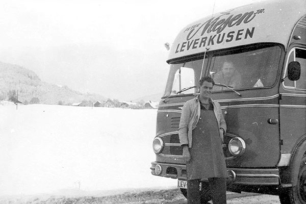 Transporter in den Alpen