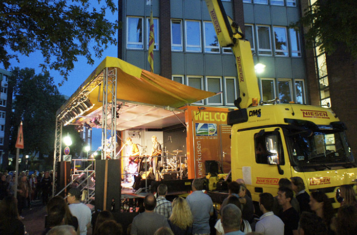 Street Life Leverkusen mit NIESEN-Bühne